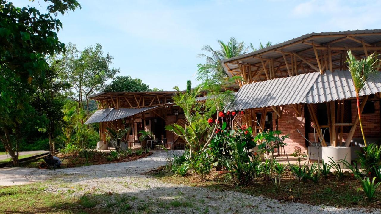 Bamboo Cottage Langkawi パンタイ・サナング エクステリア 写真